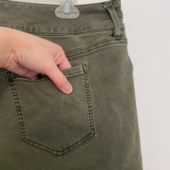 TORRID Plus Size Jegging Bermuda Shorts Olive Green 10.5" In Denim Jean Shorts - Picture 14 of 16